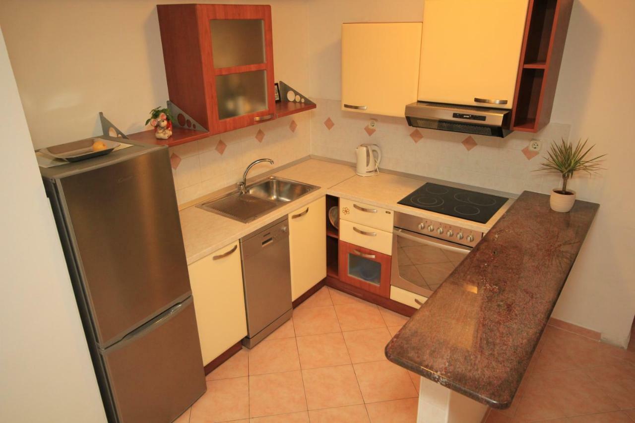 Comfort Sea View Apartment With Parking And Two Bedrooms Baška Voda Kültér fotó
