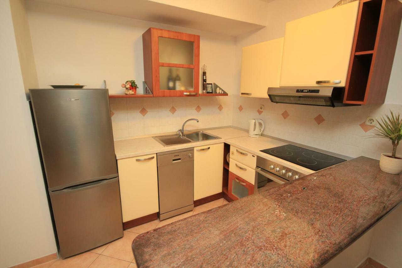 Comfort Sea View Apartment With Parking And Two Bedrooms Baška Voda Kültér fotó